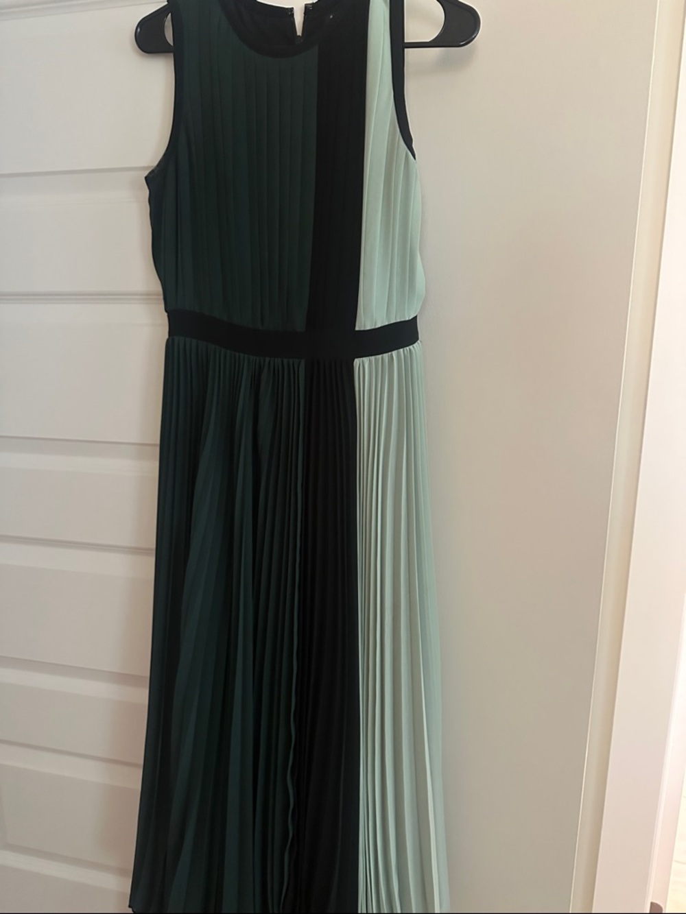 Halogen Colorblock Pleated Midi Dress in Dark Green, Light Mint & Black